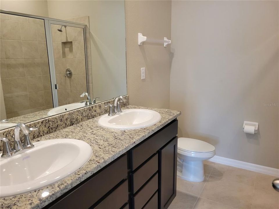 For Rent: $2,400 (3 beds, 2 baths, 1587 Square Feet)