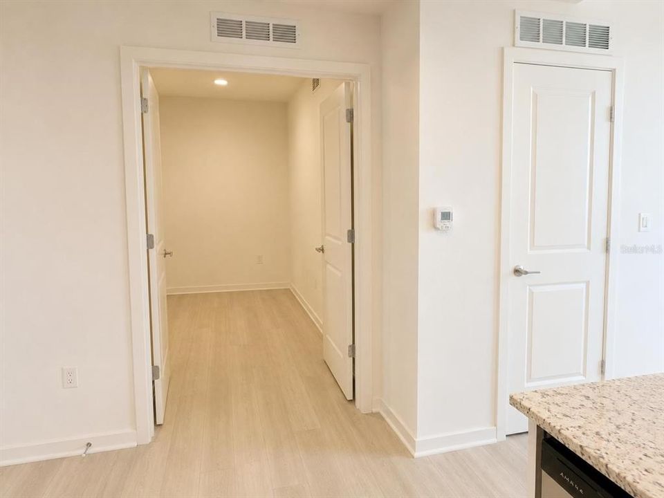 В аренду: $1,800 (2 спален, 2 ванн, 1023 Квадратных фут)