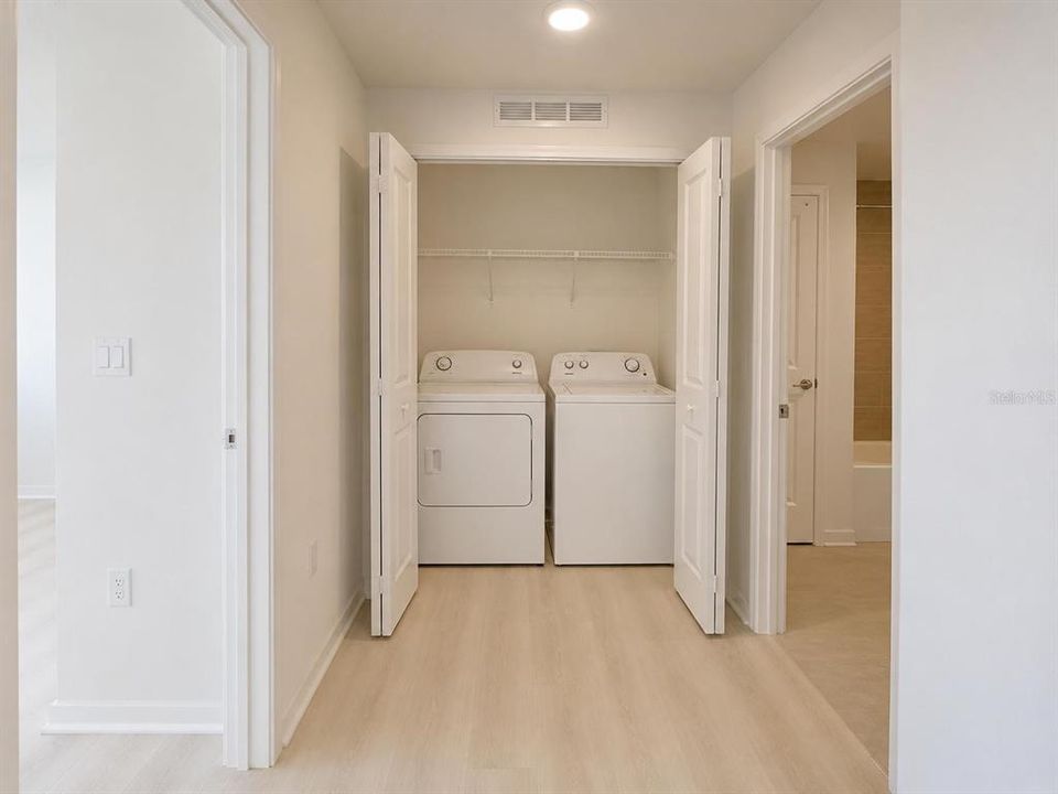 В аренду: $1,800 (2 спален, 2 ванн, 1023 Квадратных фут)
