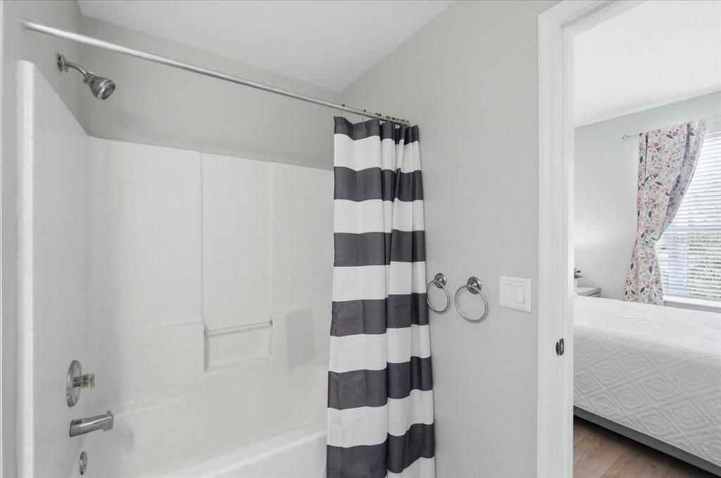 For Sale: $365,000 (4 beds, 3 baths, 1578 Square Feet)