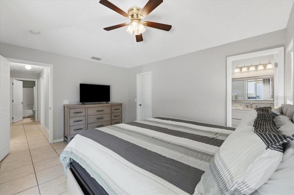 For Sale: $365,000 (4 beds, 3 baths, 1578 Square Feet)