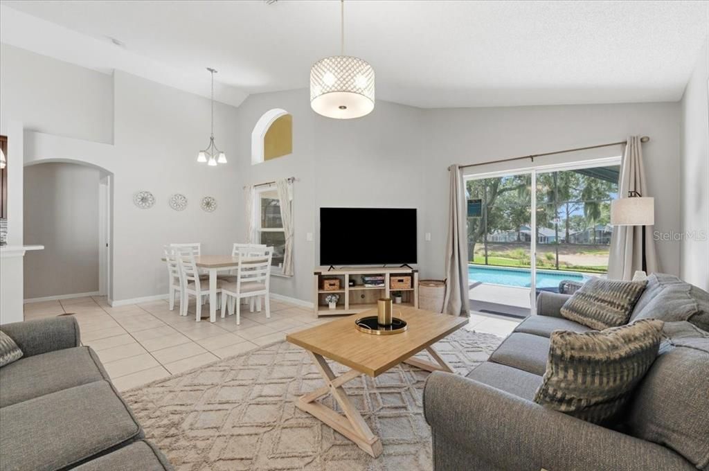 For Sale: $365,000 (4 beds, 3 baths, 1578 Square Feet)