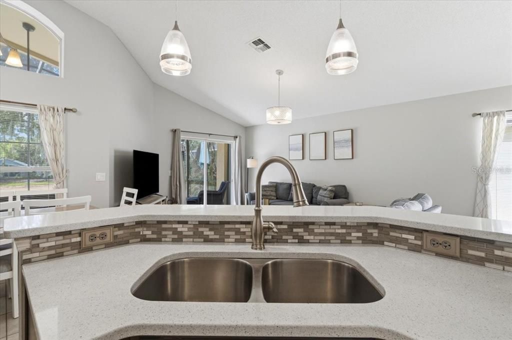 For Sale: $365,000 (4 beds, 3 baths, 1578 Square Feet)