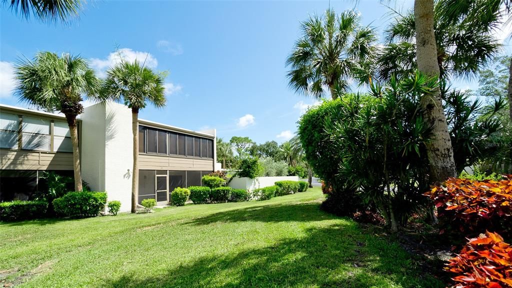 For Sale: $190,000 (2 beds, 2 baths, 1035 Square Feet)