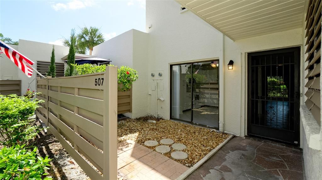 For Sale: $190,000 (2 beds, 2 baths, 1035 Square Feet)