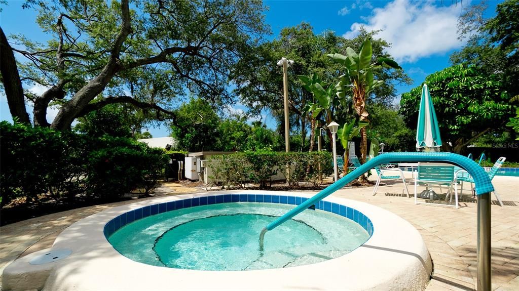 For Sale: $190,000 (2 beds, 2 baths, 1035 Square Feet)