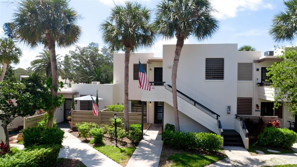 For Sale: $190,000 (2 beds, 2 baths, 1035 Square Feet)