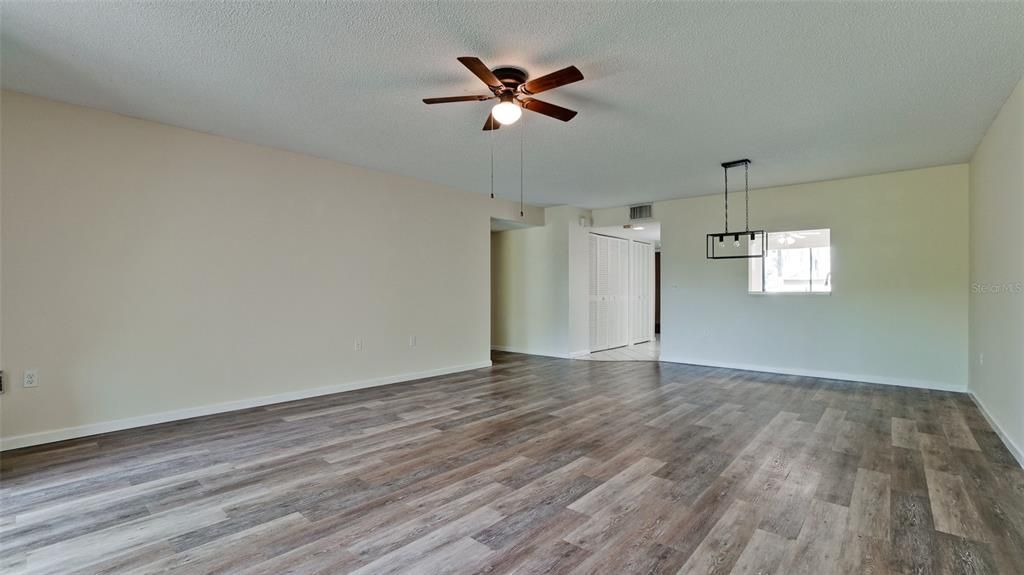 For Sale: $190,000 (2 beds, 2 baths, 1035 Square Feet)