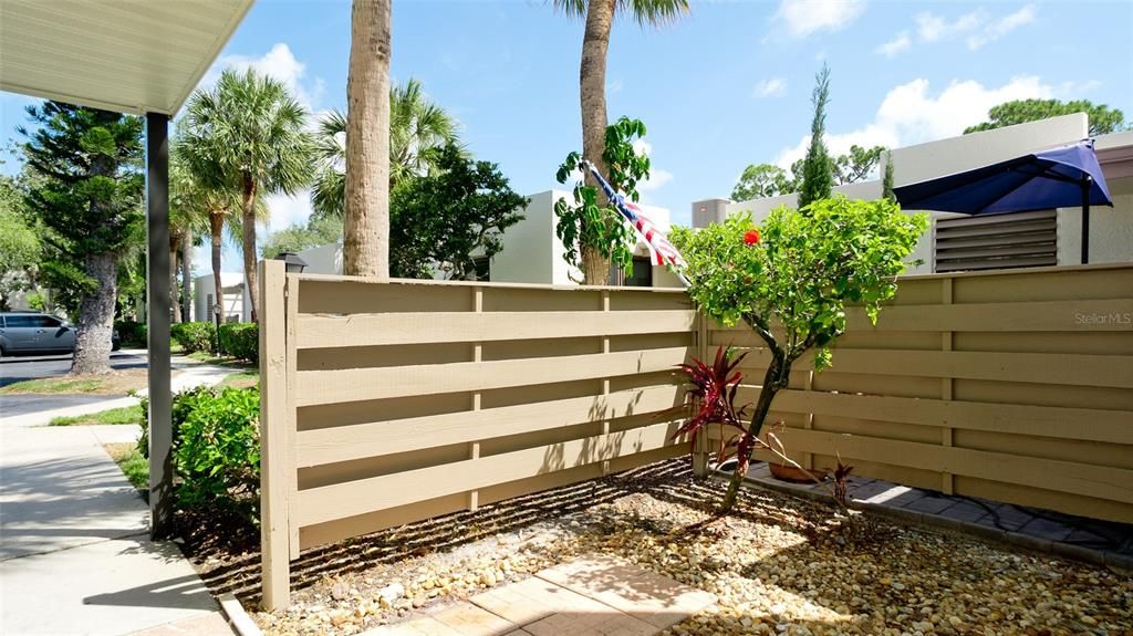 For Sale: $190,000 (2 beds, 2 baths, 1035 Square Feet)