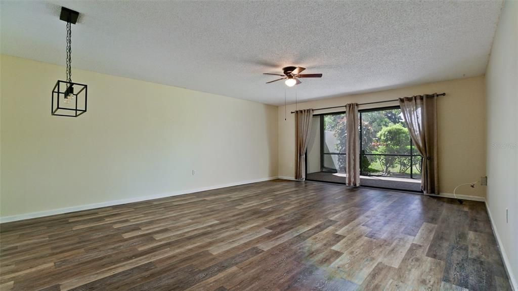 For Sale: $190,000 (2 beds, 2 baths, 1035 Square Feet)