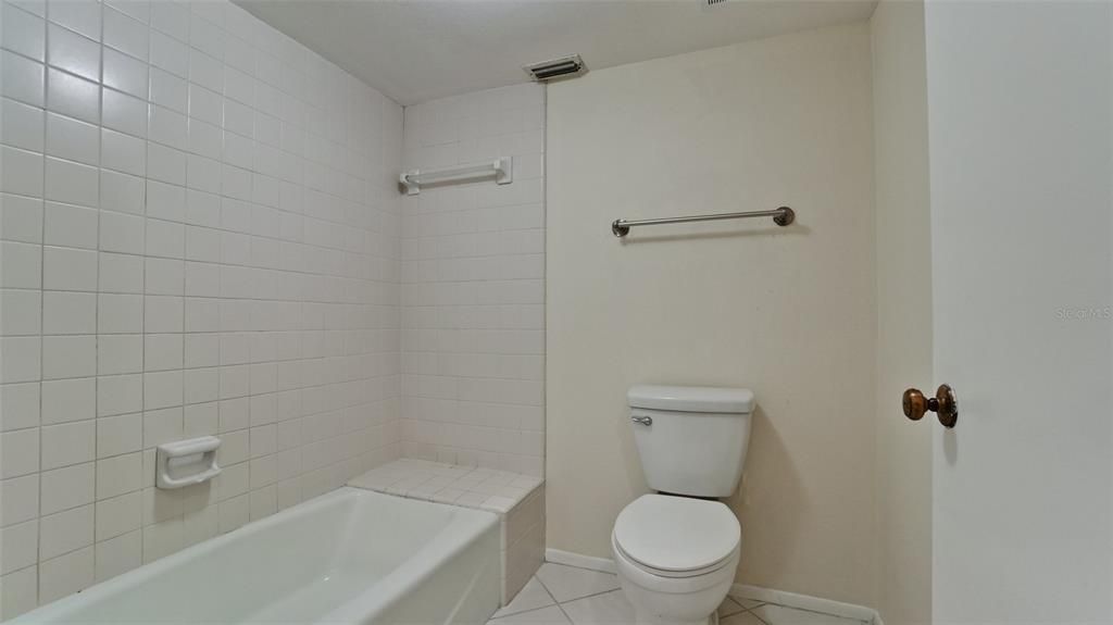For Sale: $190,000 (2 beds, 2 baths, 1035 Square Feet)