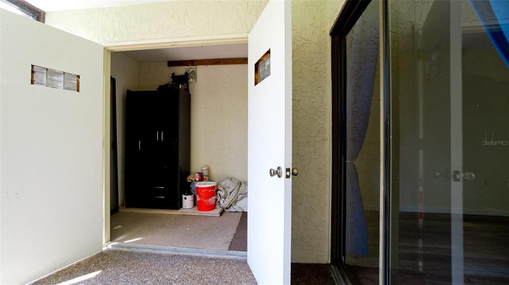 For Sale: $190,000 (2 beds, 2 baths, 1035 Square Feet)