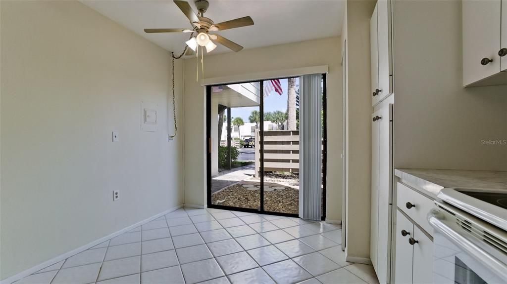 For Sale: $190,000 (2 beds, 2 baths, 1035 Square Feet)