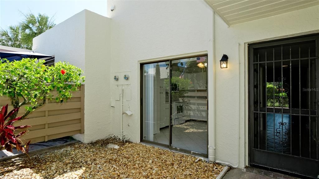 For Sale: $190,000 (2 beds, 2 baths, 1035 Square Feet)