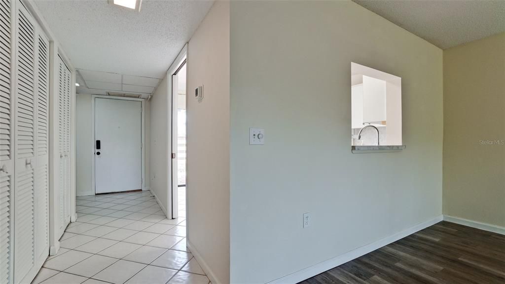 For Sale: $190,000 (2 beds, 2 baths, 1035 Square Feet)