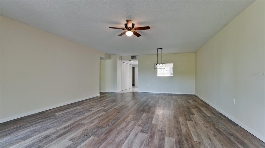 For Sale: $190,000 (2 beds, 2 baths, 1035 Square Feet)