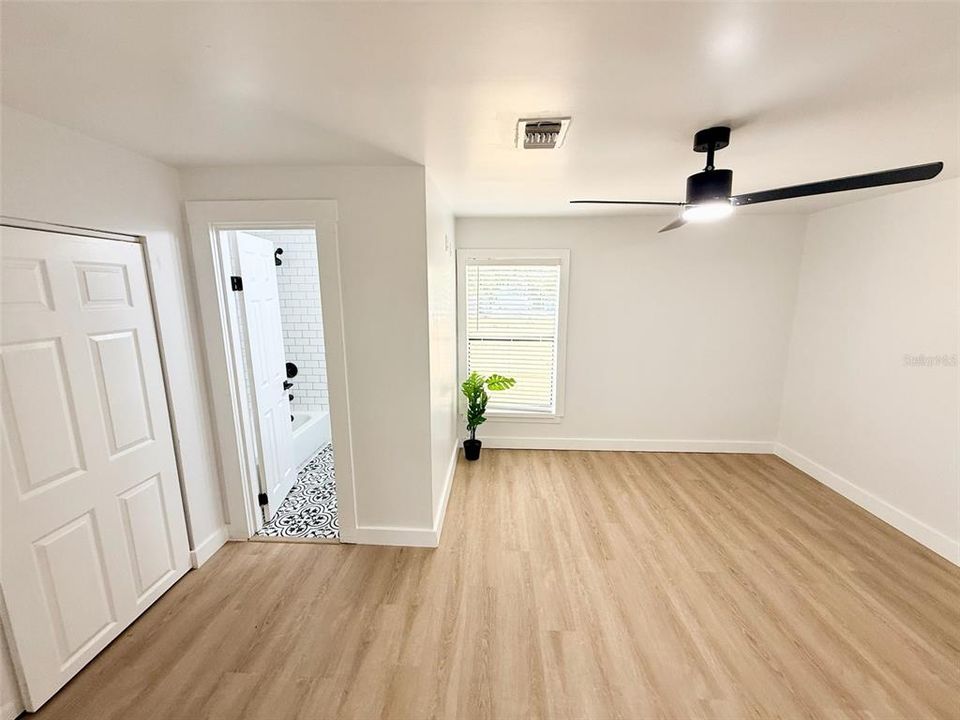 For Sale: $399,990 (3 beds, 2 baths, 1295 Square Feet)