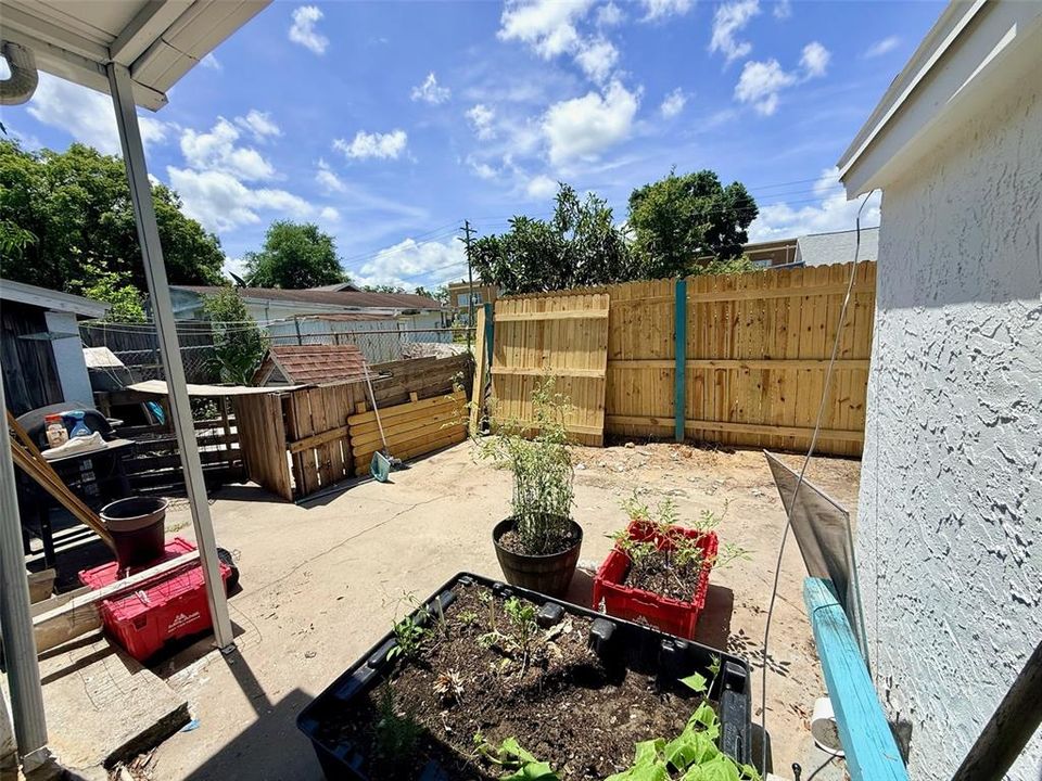 For Sale: $399,990 (3 beds, 2 baths, 1295 Square Feet)