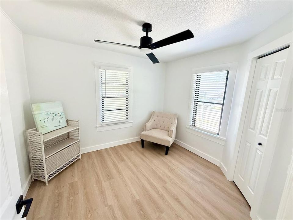 For Sale: $399,990 (3 beds, 2 baths, 1295 Square Feet)