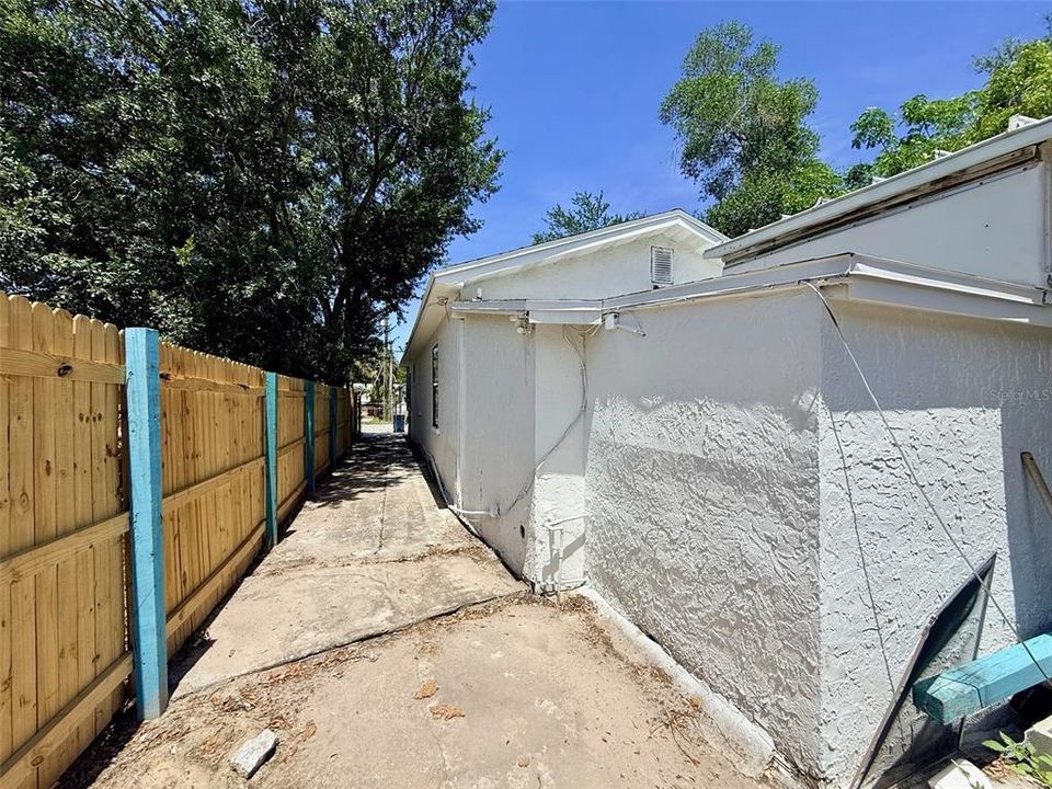 For Sale: $399,990 (3 beds, 2 baths, 1295 Square Feet)