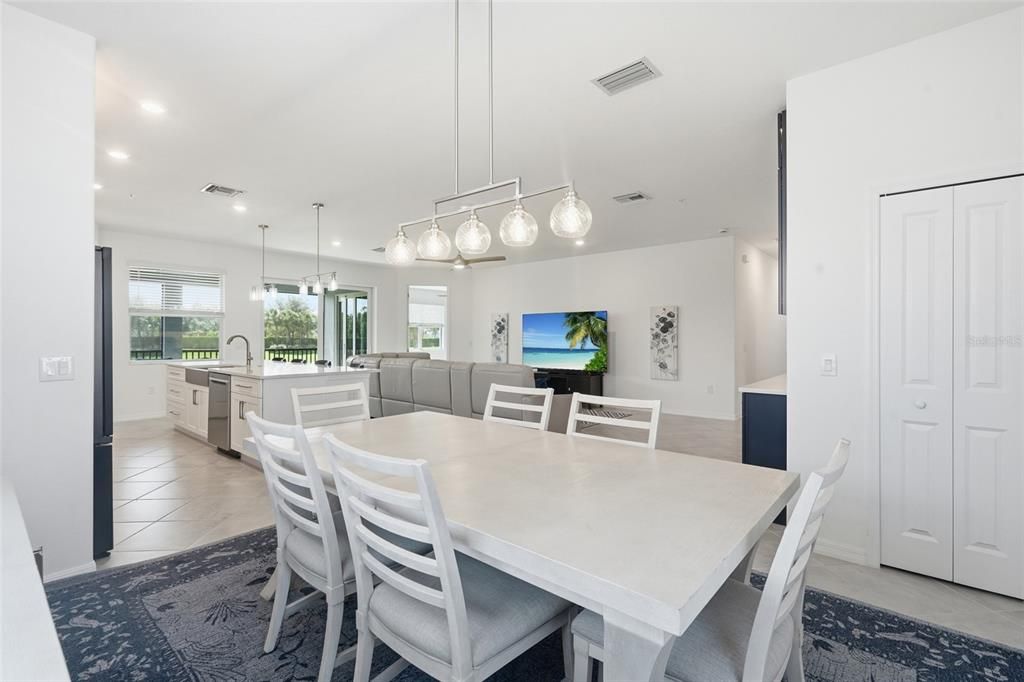En Venta: $374,900 (3 camas, 2 baños, 2110 Pies cuadrados)