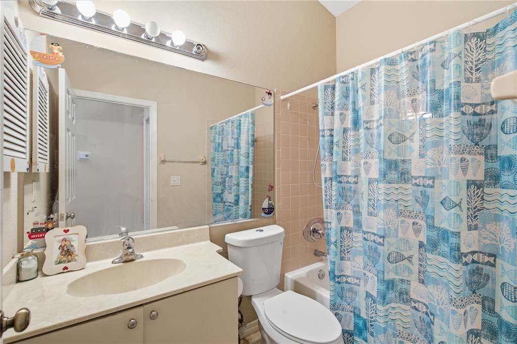 For Sale: $399,000 (2 beds, 2 baths, 1216 Square Feet)