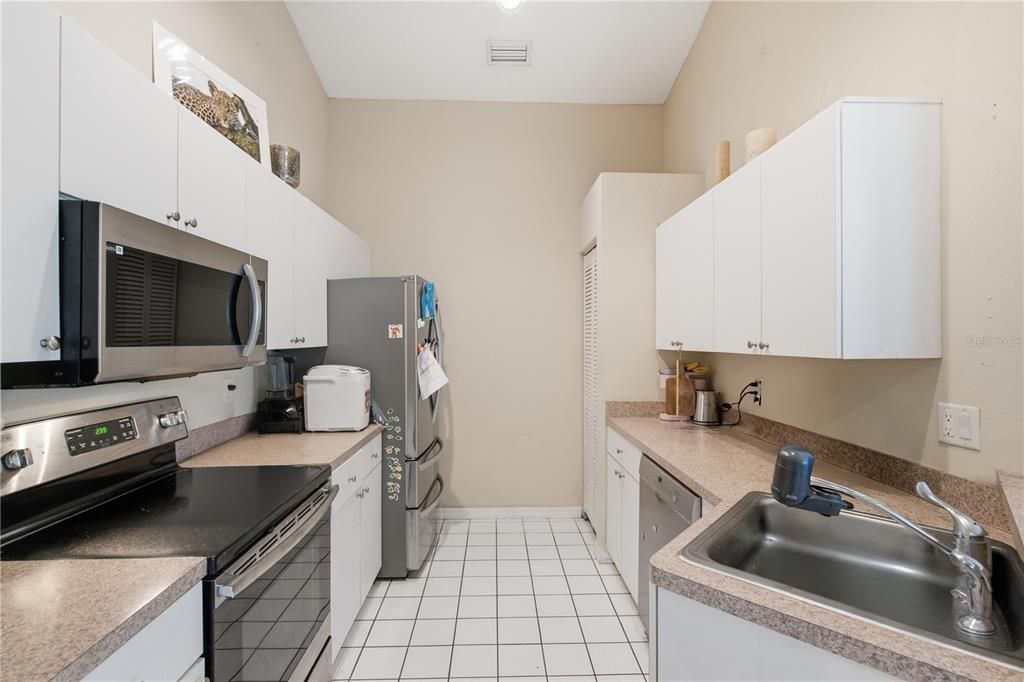 For Sale: $399,000 (2 beds, 2 baths, 1216 Square Feet)