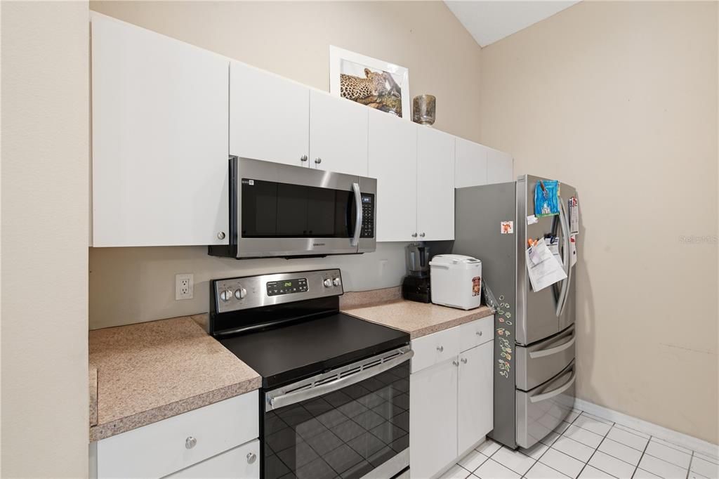 For Sale: $399,000 (2 beds, 2 baths, 1216 Square Feet)