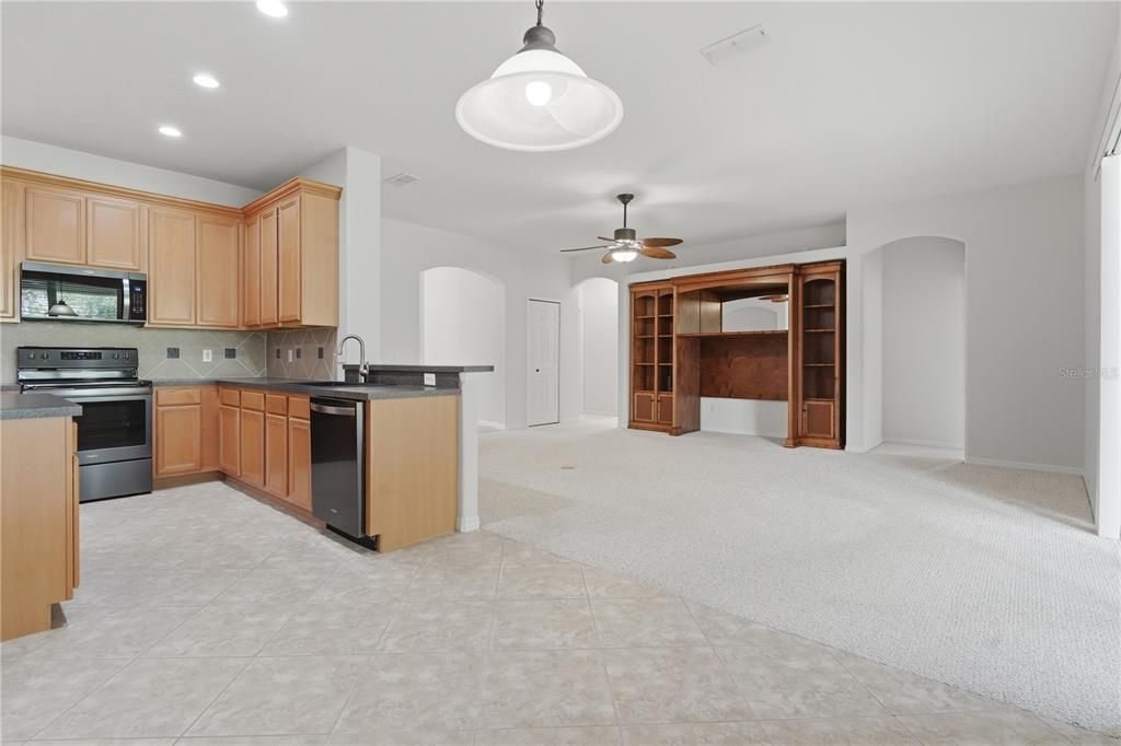 En Venta: $525,000 (4 camas, 3 baños, 2440 Pies cuadrados)