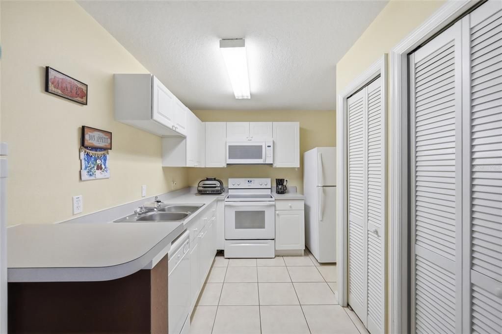 На продажу: $209,990 (3 спален, 2 ванн, 1204 Квадратных фут)