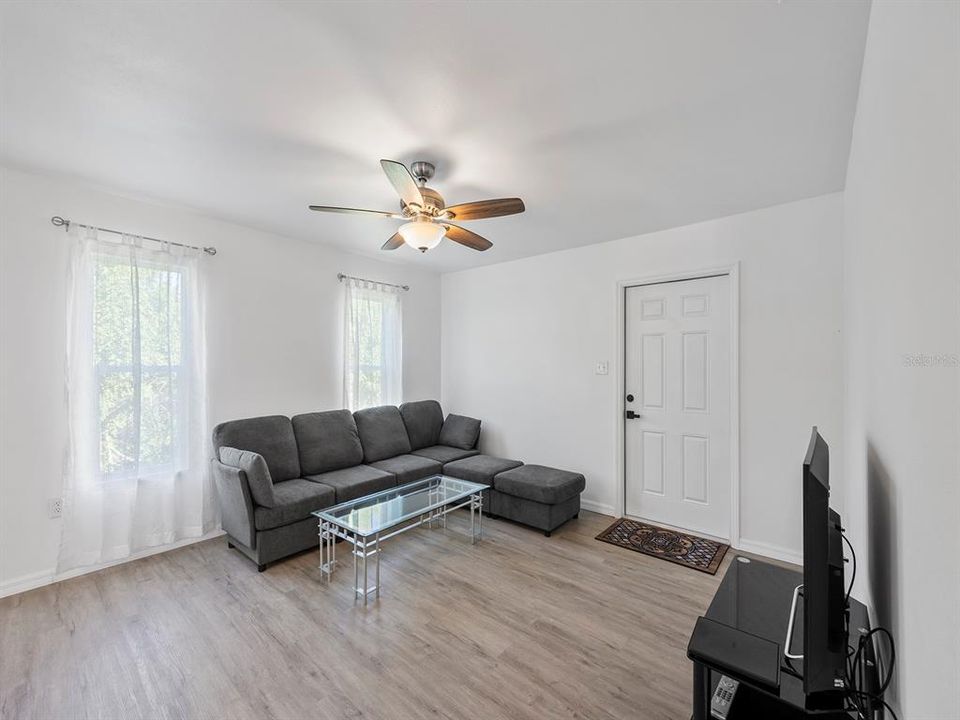 В аренду: $1,700 (2 спален, 2 ванн, 952 Квадратных фут)