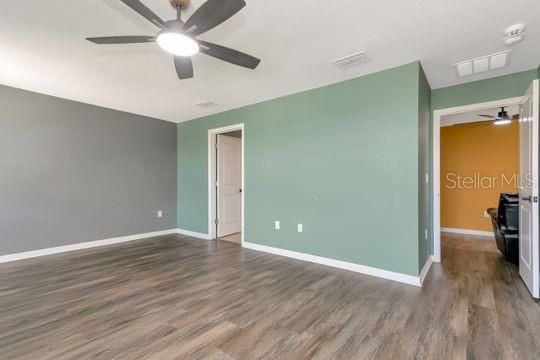 For Sale: $449,000 (5 beds, 3 baths, 2447 Square Feet)