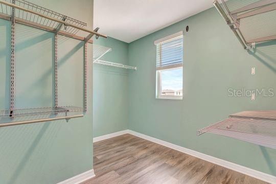For Sale: $449,000 (5 beds, 3 baths, 2447 Square Feet)