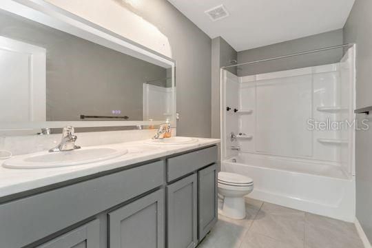 For Sale: $449,000 (5 beds, 3 baths, 2447 Square Feet)