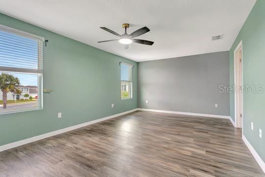 For Sale: $449,000 (5 beds, 3 baths, 2447 Square Feet)