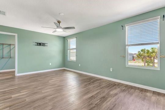 For Sale: $449,000 (5 beds, 3 baths, 2447 Square Feet)