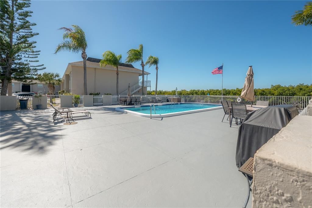 For Rent: $1,700 (1 beds, 1 baths, 827 Square Feet)