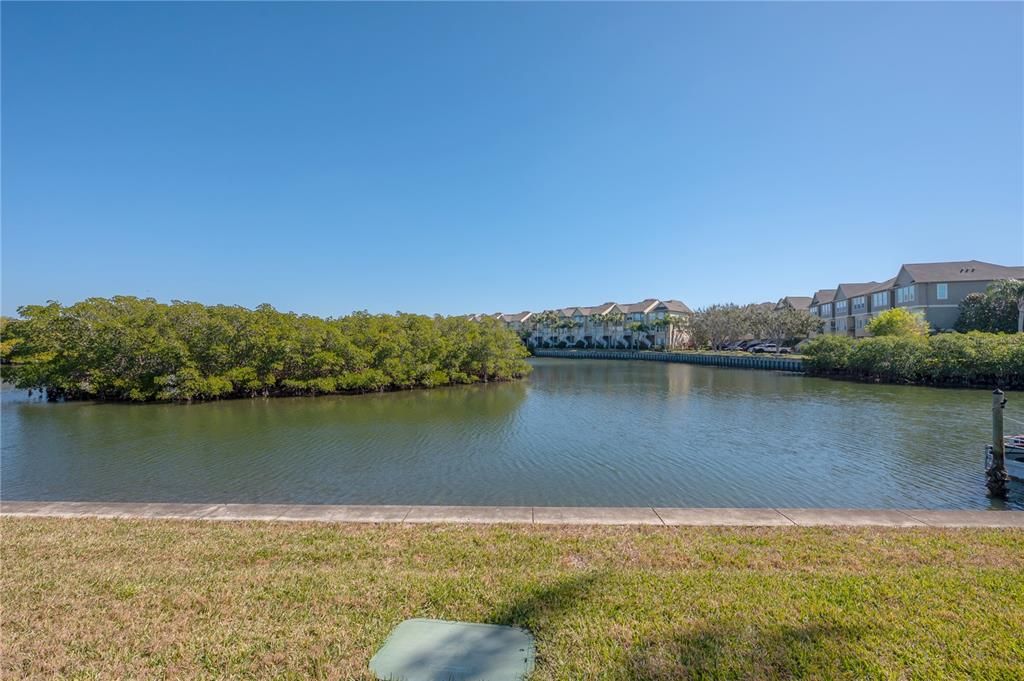 For Rent: $1,700 (1 beds, 1 baths, 827 Square Feet)