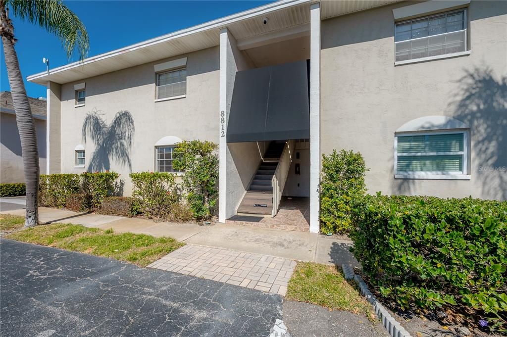 For Rent: $1,700 (1 beds, 1 baths, 827 Square Feet)