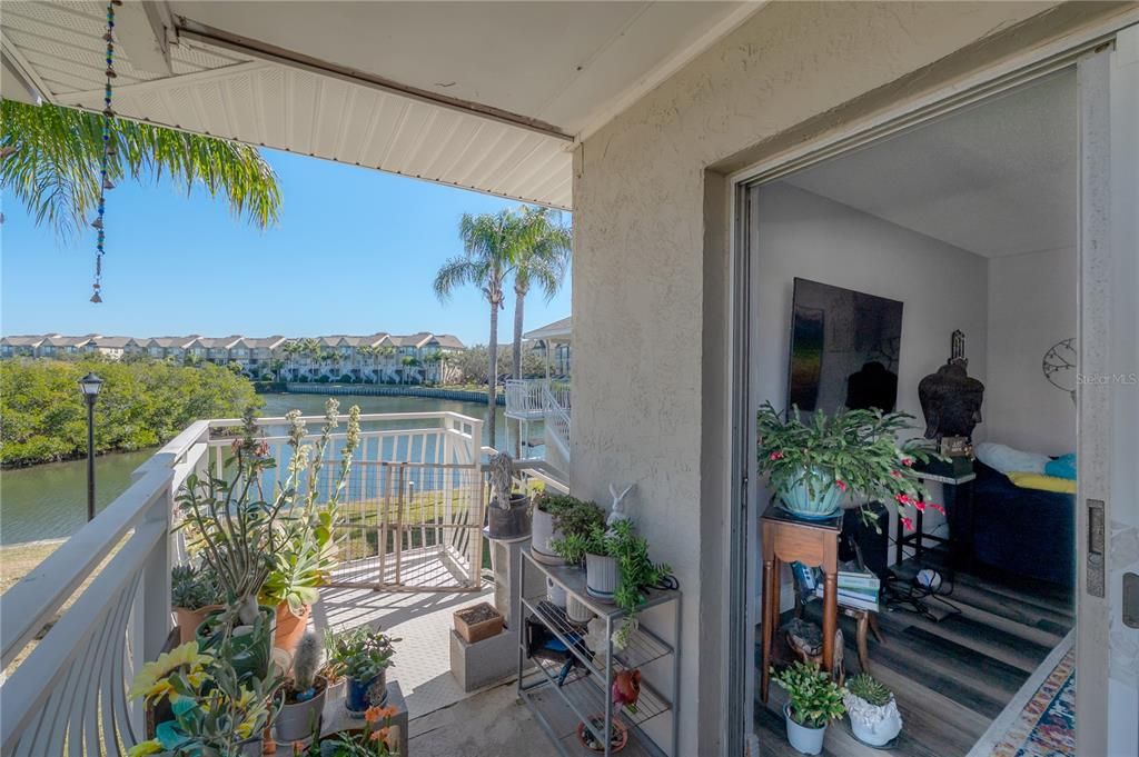 For Rent: $1,700 (1 beds, 1 baths, 827 Square Feet)
