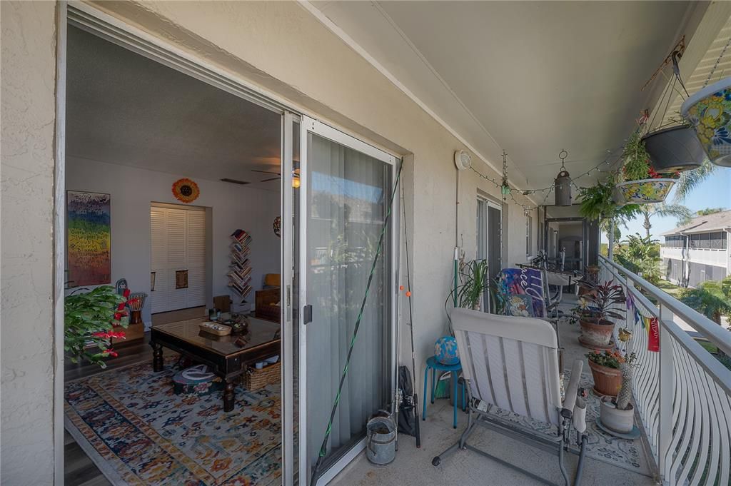 For Rent: $1,700 (1 beds, 1 baths, 827 Square Feet)