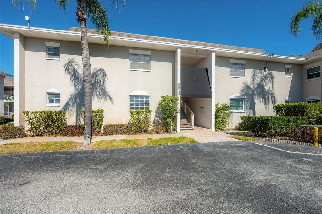 For Rent: $1,700 (1 beds, 1 baths, 827 Square Feet)