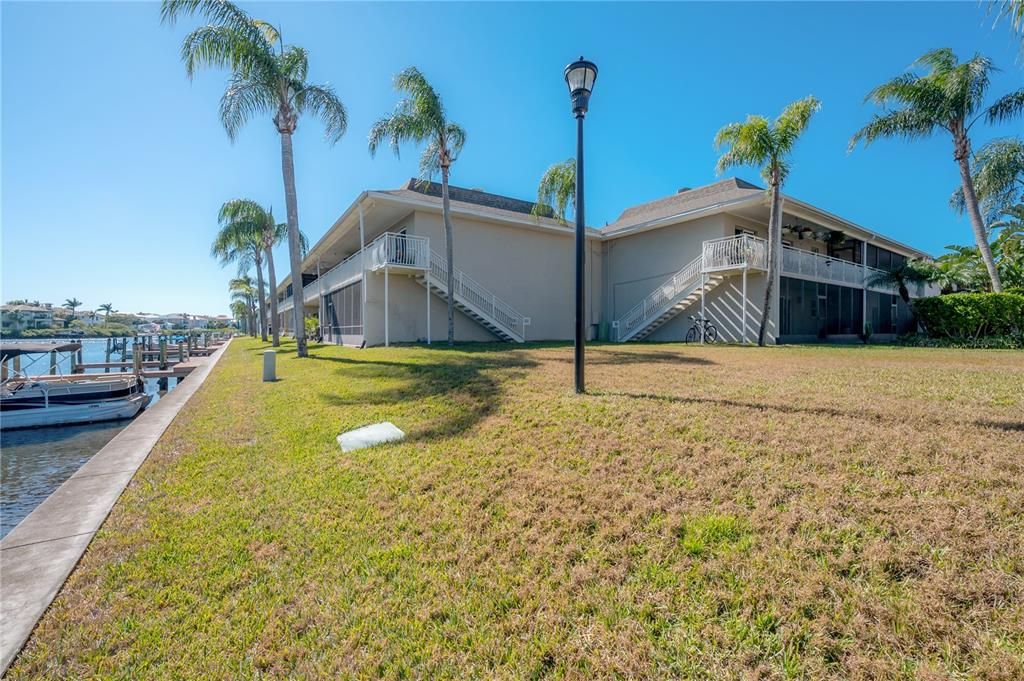 For Rent: $1,700 (1 beds, 1 baths, 827 Square Feet)