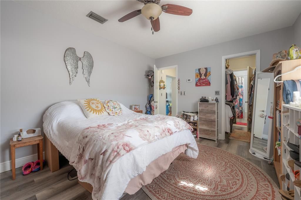 For Rent: $1,700 (1 beds, 1 baths, 827 Square Feet)