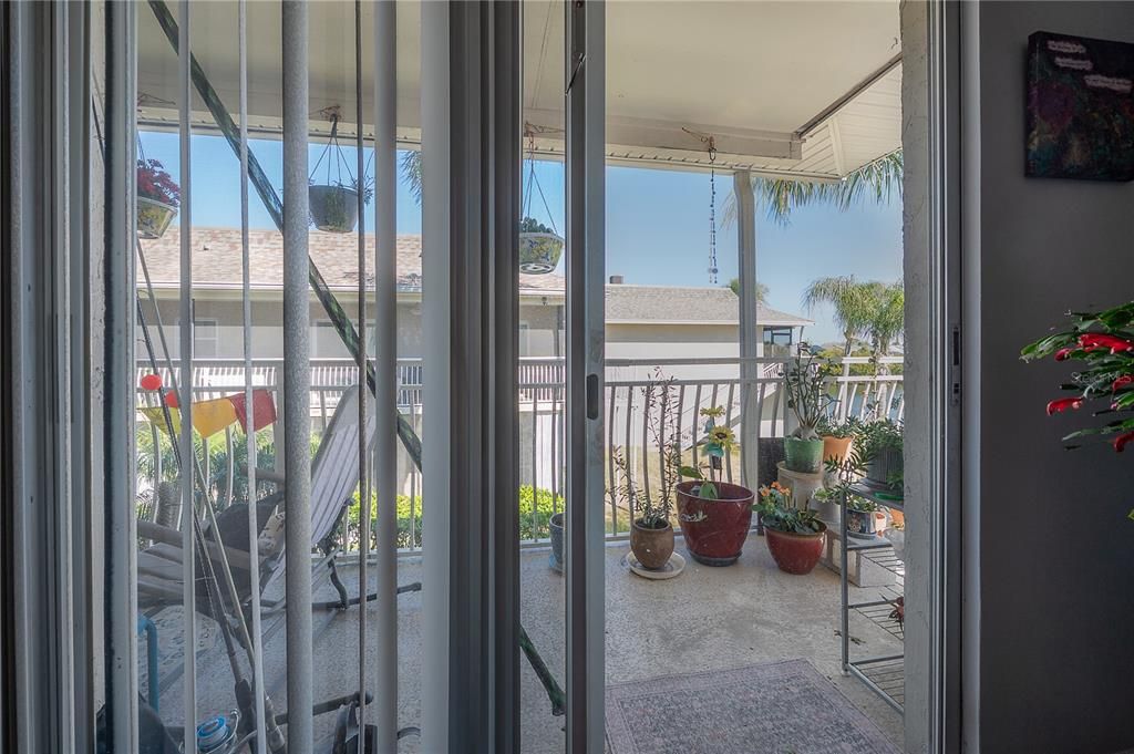 For Rent: $1,700 (1 beds, 1 baths, 827 Square Feet)