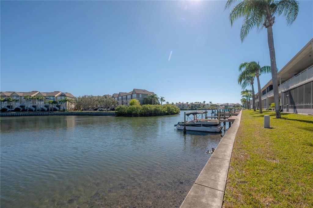For Rent: $1,700 (1 beds, 1 baths, 827 Square Feet)