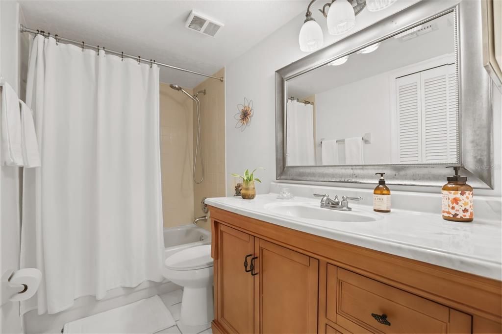 For Sale: $195,000 (2 beds, 2 baths, 1080 Square Feet)
