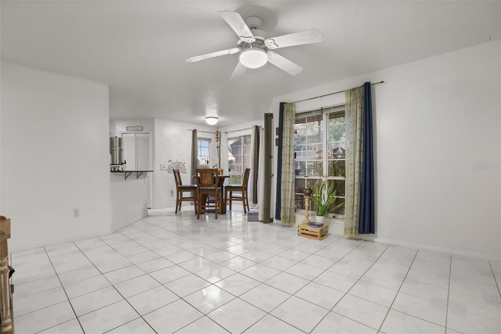 For Sale: $195,000 (2 beds, 2 baths, 1080 Square Feet)