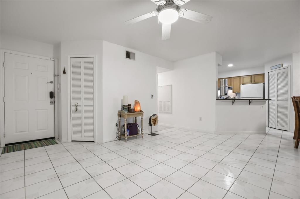 For Sale: $195,000 (2 beds, 2 baths, 1080 Square Feet)