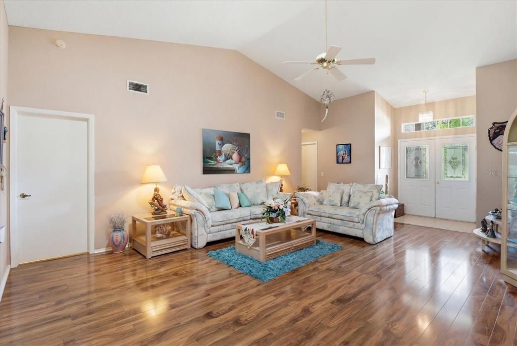 For Sale: $260,000 (2 beds, 2 baths, 1830 Square Feet)